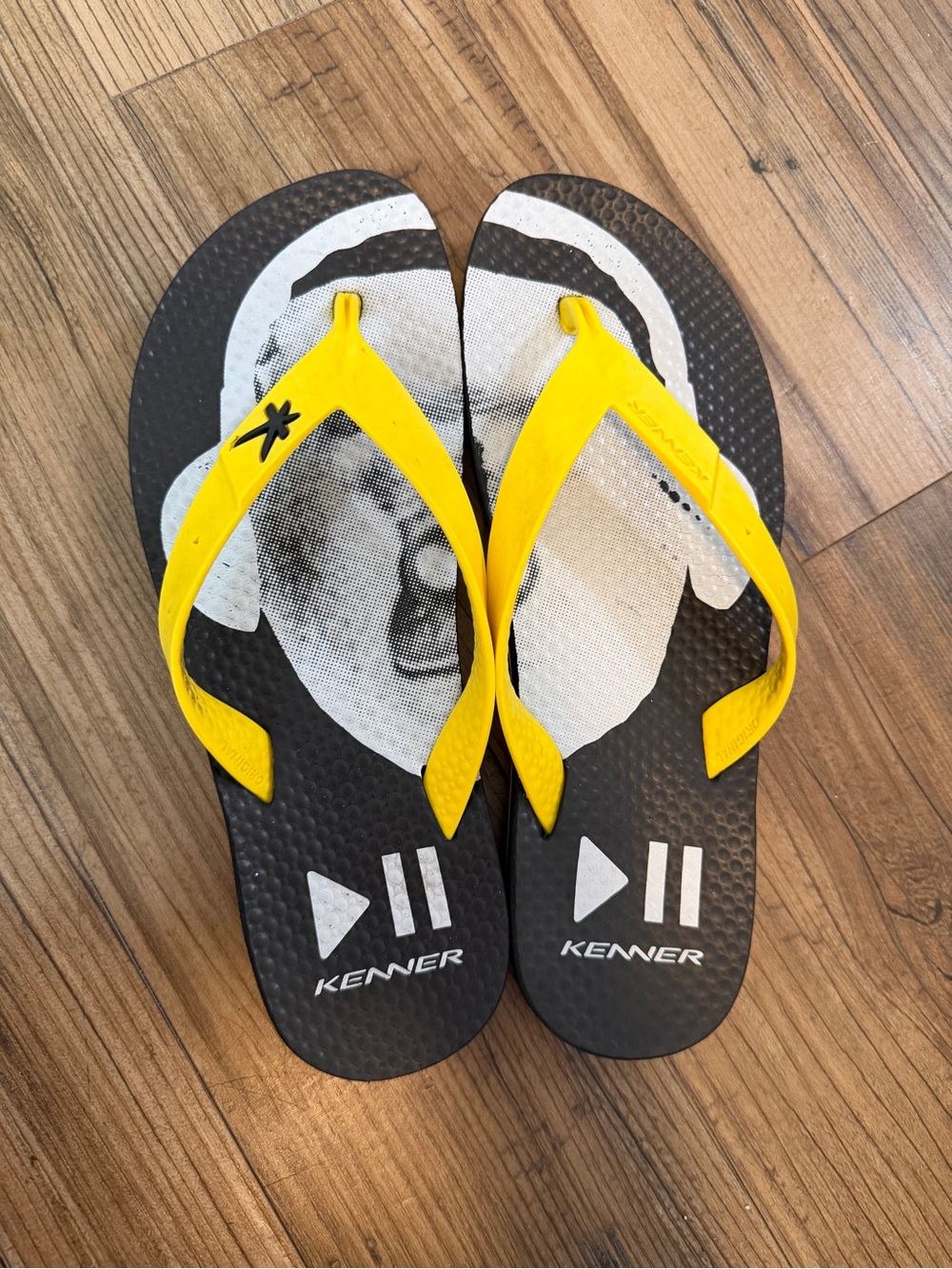 Kenner mens Yellow-Strap Flip Flops with Black Footbed Brazilian flip flops!